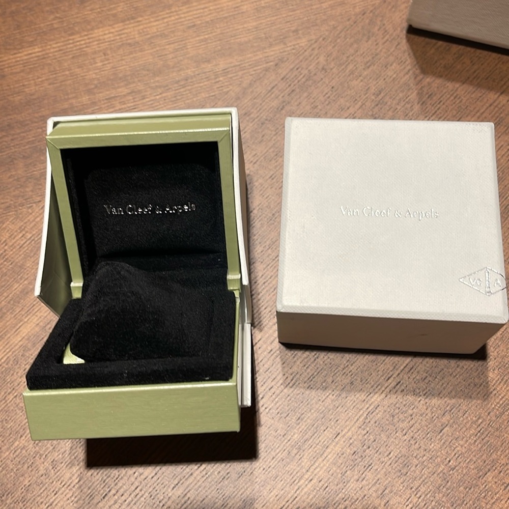 Van cleef ring box